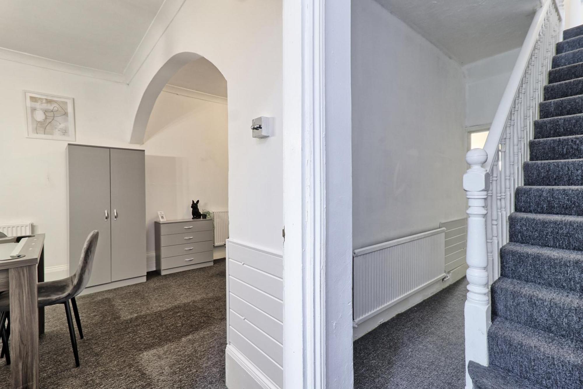Beautiful Spacious Four Bedroom House With Parking For 2 Cars, 5 Minute Walk To Southend Station Εξωτερικό φωτογραφία