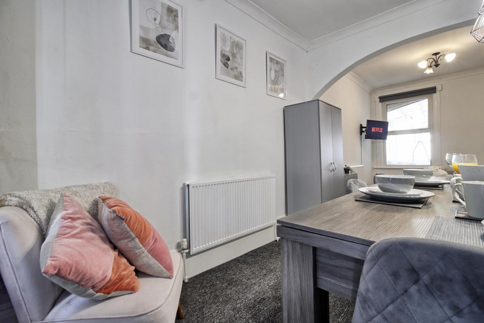 Beautiful Spacious Four Bedroom House With Parking For 2 Cars, 5 Minute Walk To Southend Station Εξωτερικό φωτογραφία