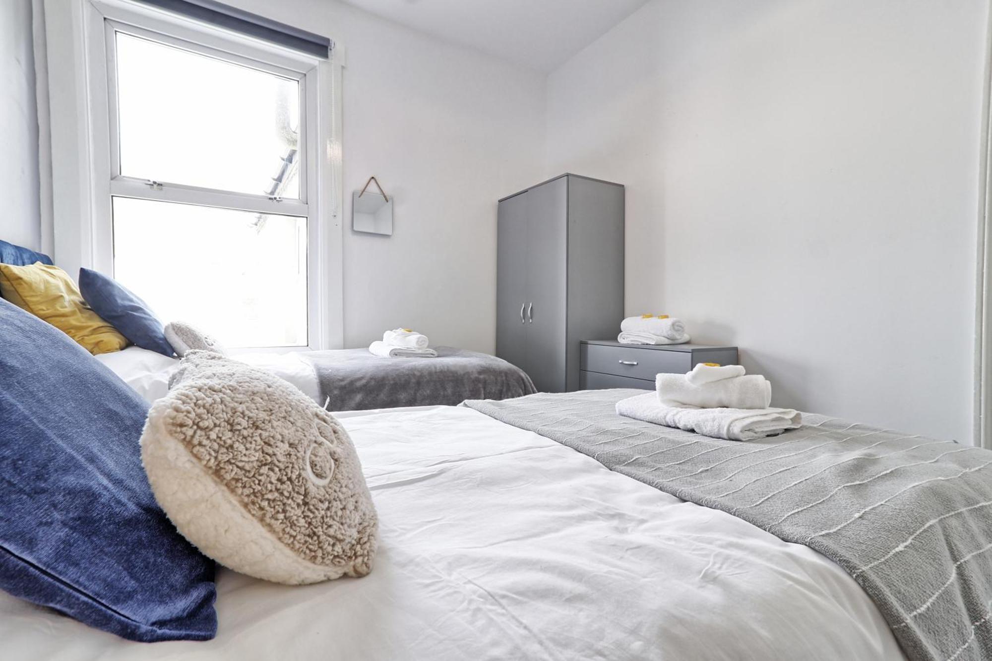 Beautiful Spacious Four Bedroom House With Parking For 2 Cars, 5 Minute Walk To Southend Station Εξωτερικό φωτογραφία