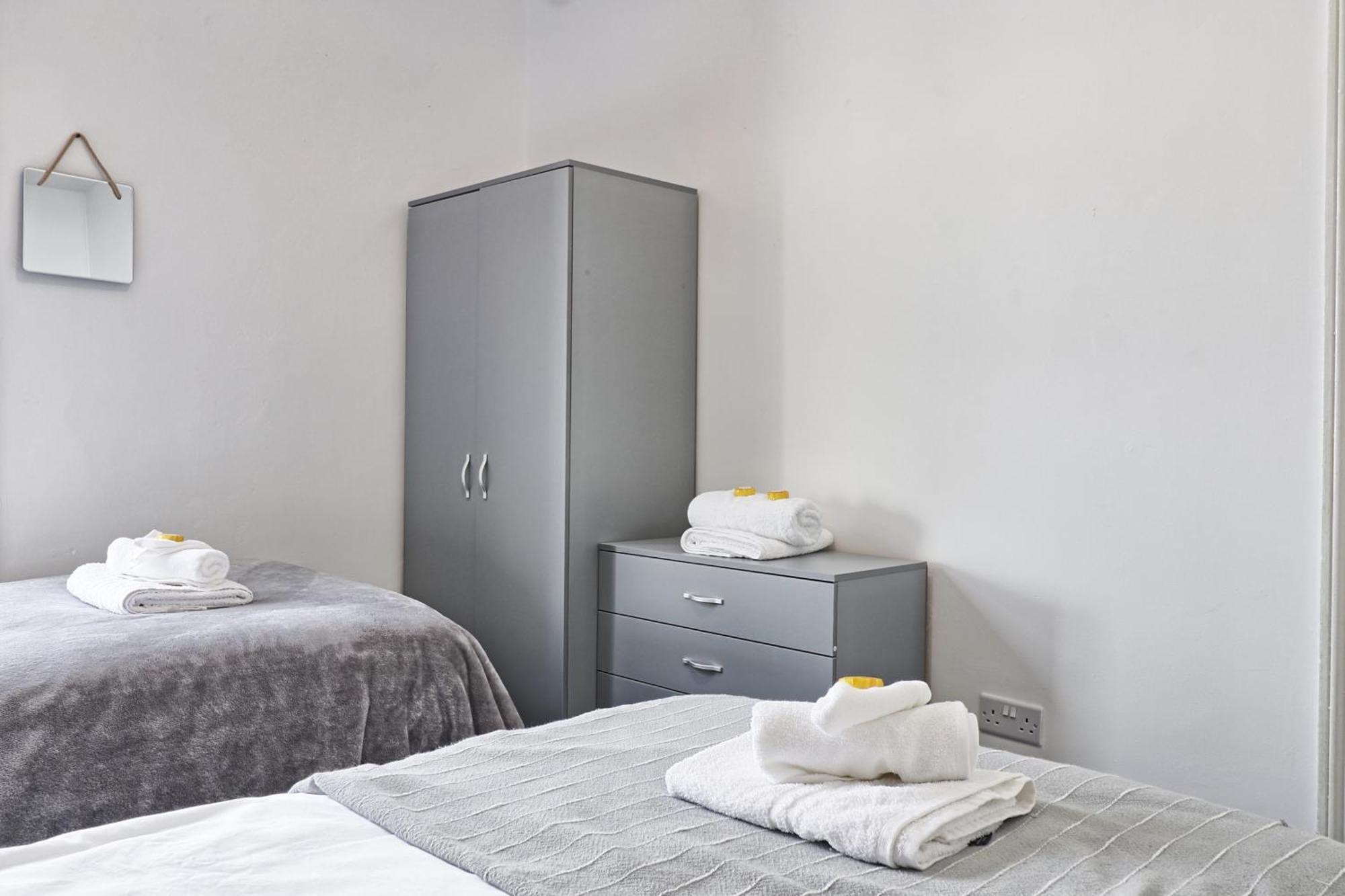 Beautiful Spacious Four Bedroom House With Parking For 2 Cars, 5 Minute Walk To Southend Station Εξωτερικό φωτογραφία