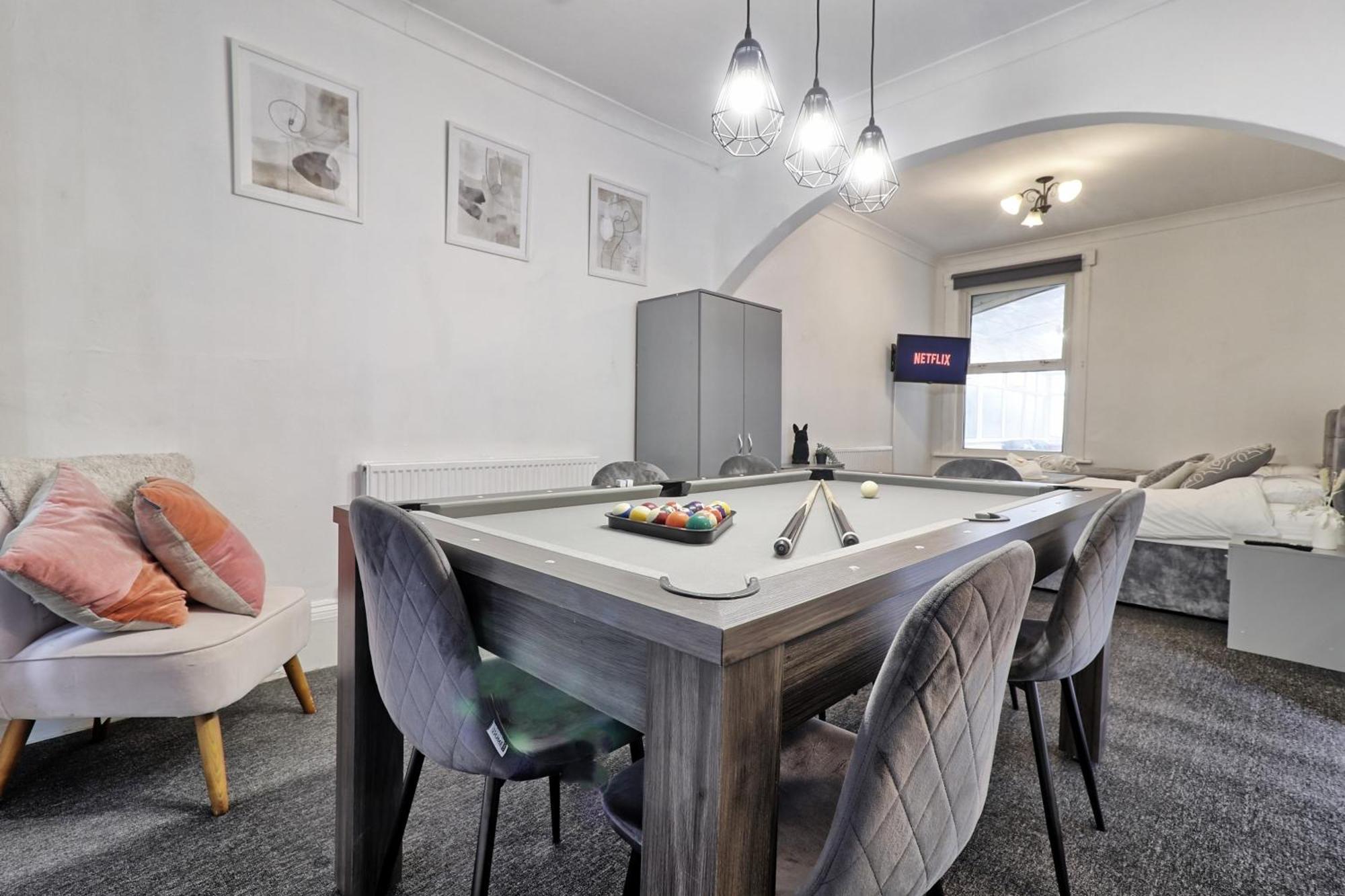 Beautiful Spacious Four Bedroom House With Parking For 2 Cars, 5 Minute Walk To Southend Station Εξωτερικό φωτογραφία