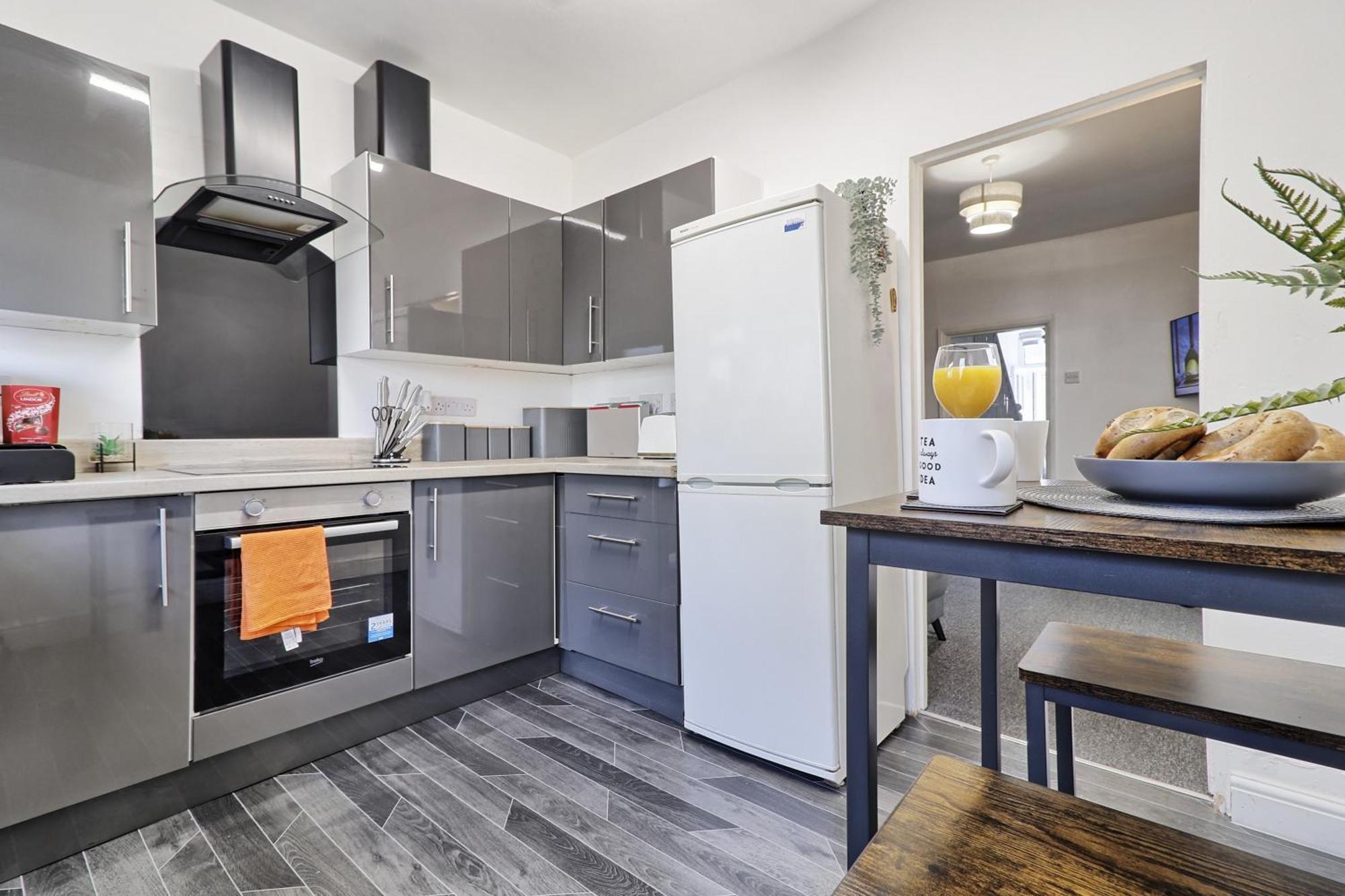 Beautiful Spacious Four Bedroom House With Parking For 2 Cars, 5 Minute Walk To Southend Station Εξωτερικό φωτογραφία