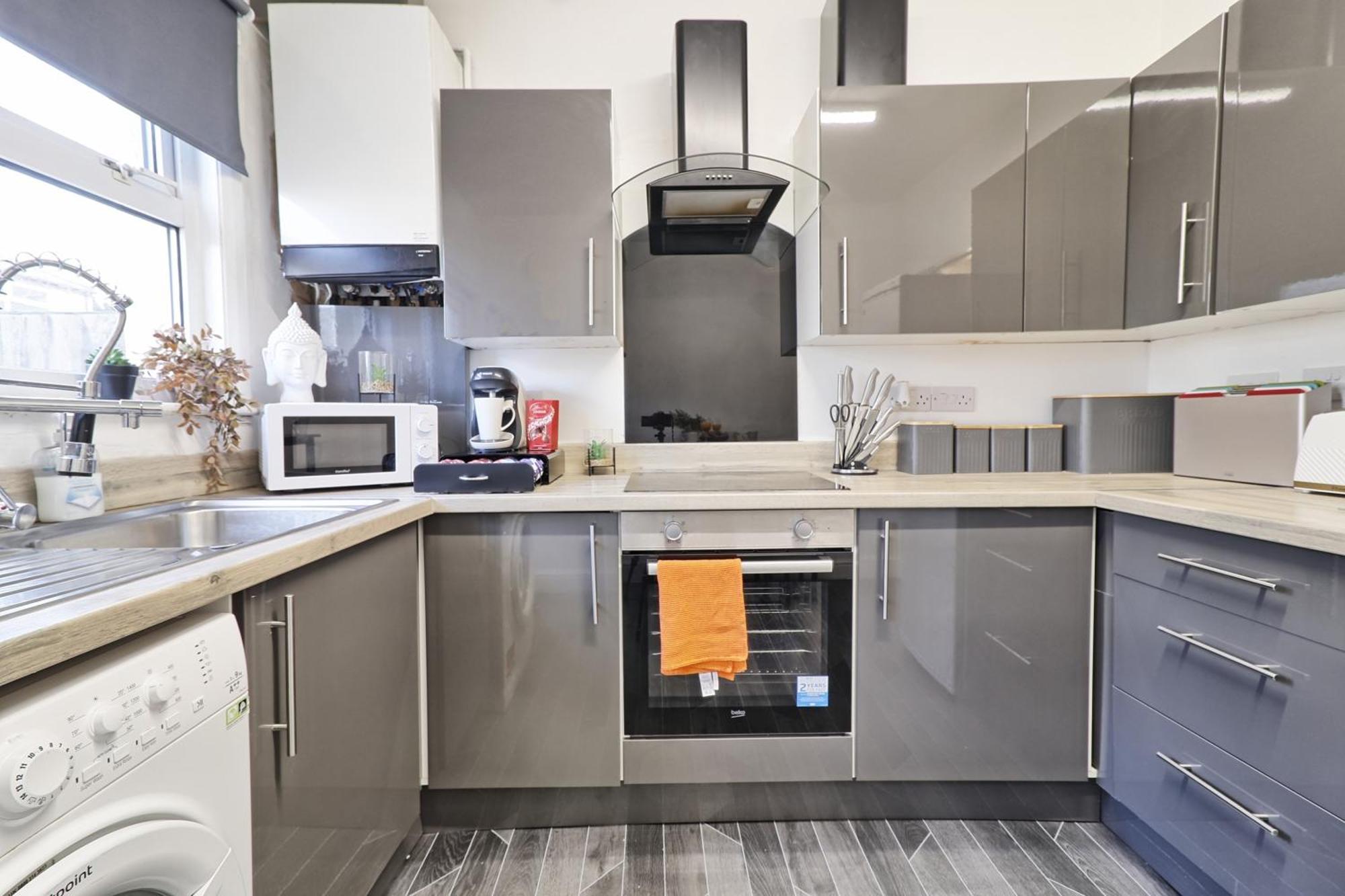 Beautiful Spacious Four Bedroom House With Parking For 2 Cars, 5 Minute Walk To Southend Station Εξωτερικό φωτογραφία