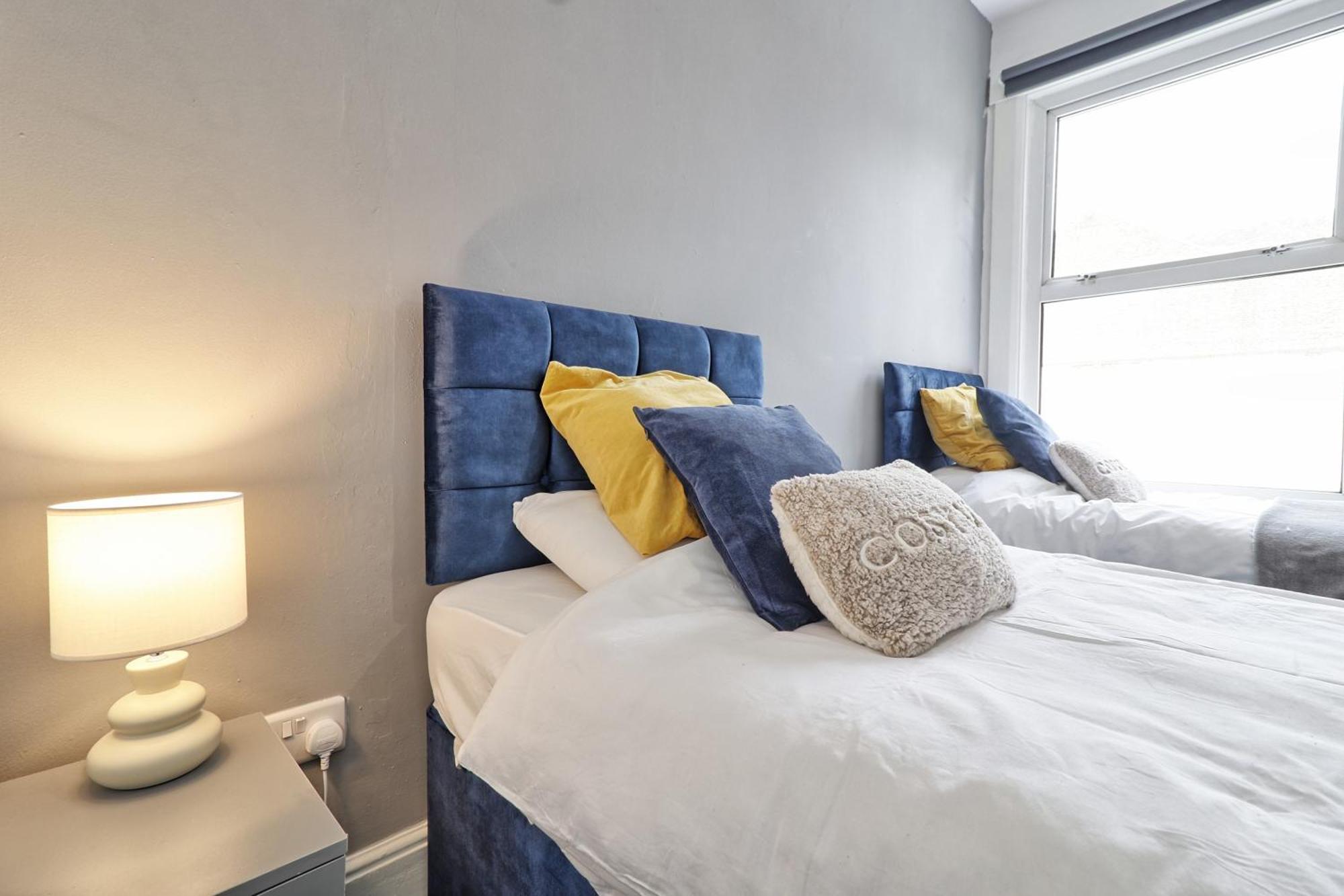 Beautiful Spacious Four Bedroom House With Parking For 2 Cars, 5 Minute Walk To Southend Station Εξωτερικό φωτογραφία