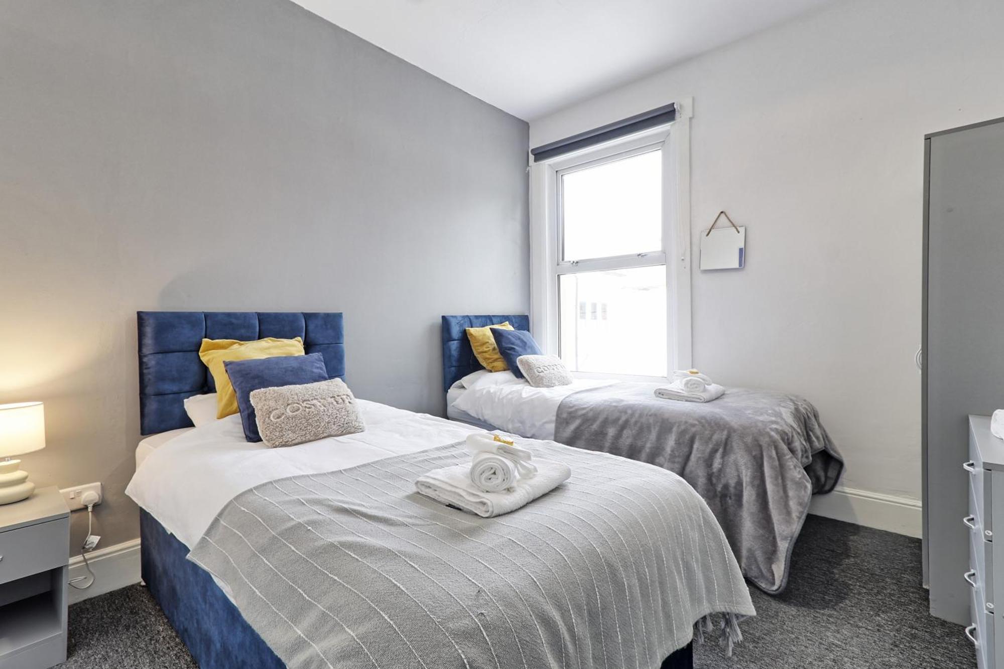 Beautiful Spacious Four Bedroom House With Parking For 2 Cars, 5 Minute Walk To Southend Station Εξωτερικό φωτογραφία