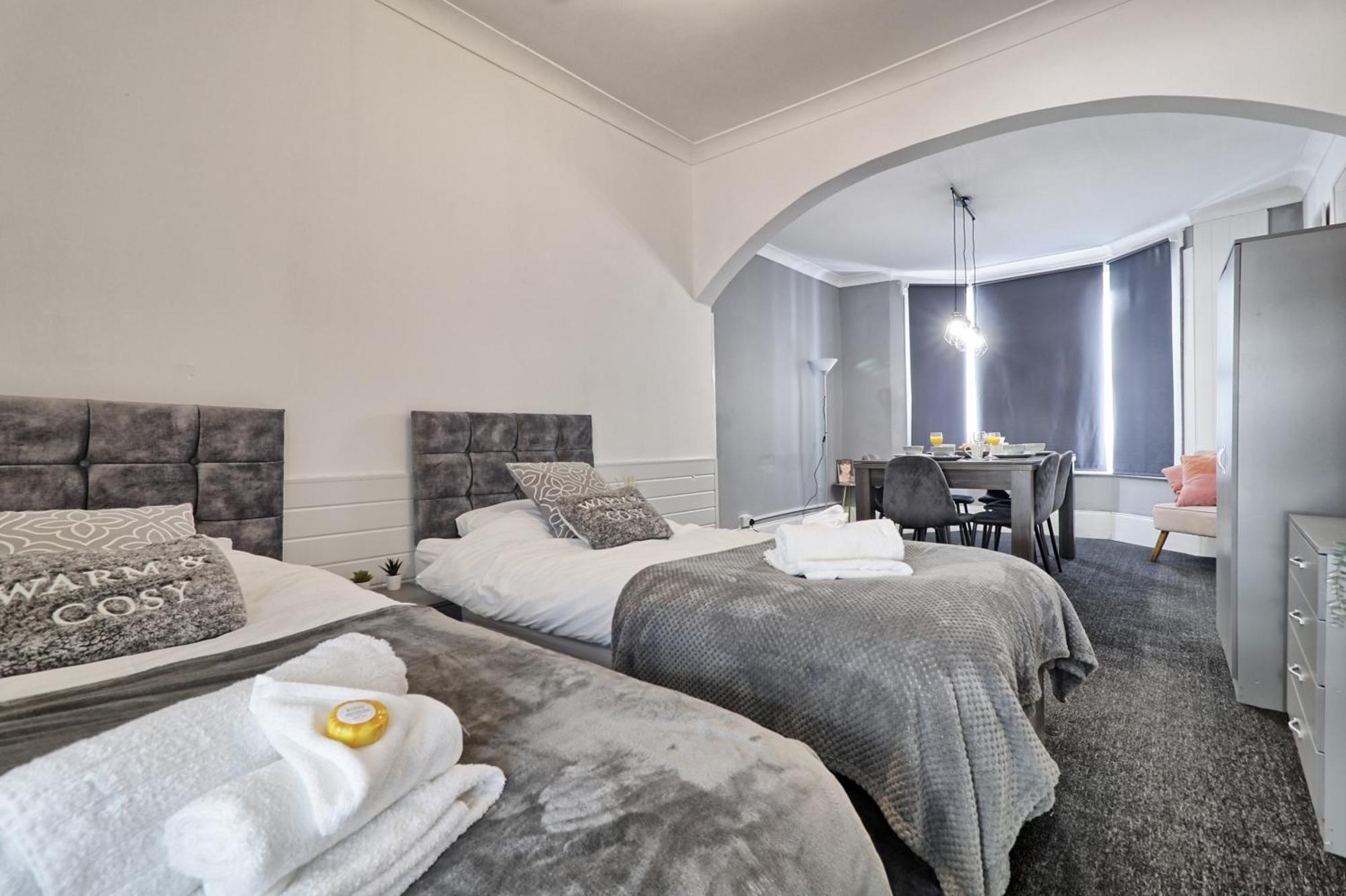 Beautiful Spacious Four Bedroom House With Parking For 2 Cars, 5 Minute Walk To Southend Station Εξωτερικό φωτογραφία