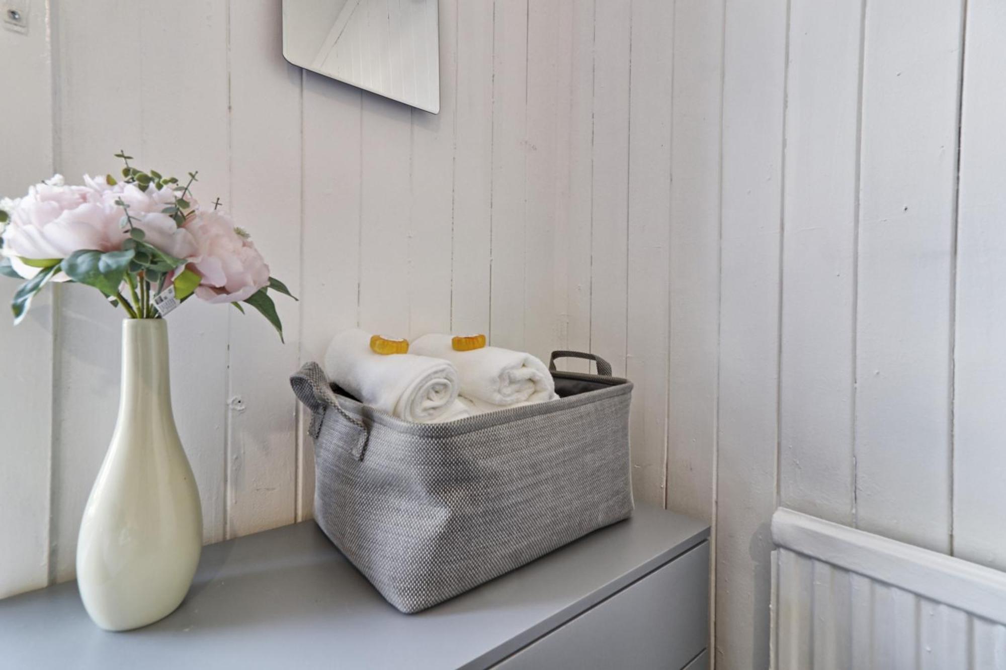 Beautiful Spacious Four Bedroom House With Parking For 2 Cars, 5 Minute Walk To Southend Station Εξωτερικό φωτογραφία