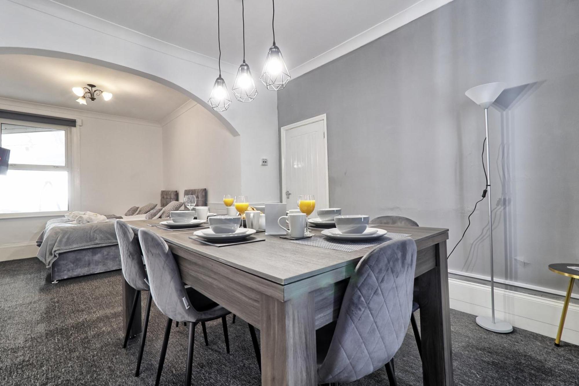 Beautiful Spacious Four Bedroom House With Parking For 2 Cars, 5 Minute Walk To Southend Station Εξωτερικό φωτογραφία